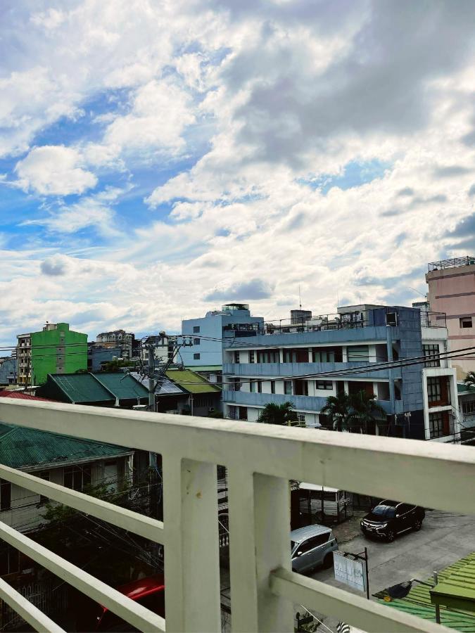 Airo Suites Makati Manila Exterior photo